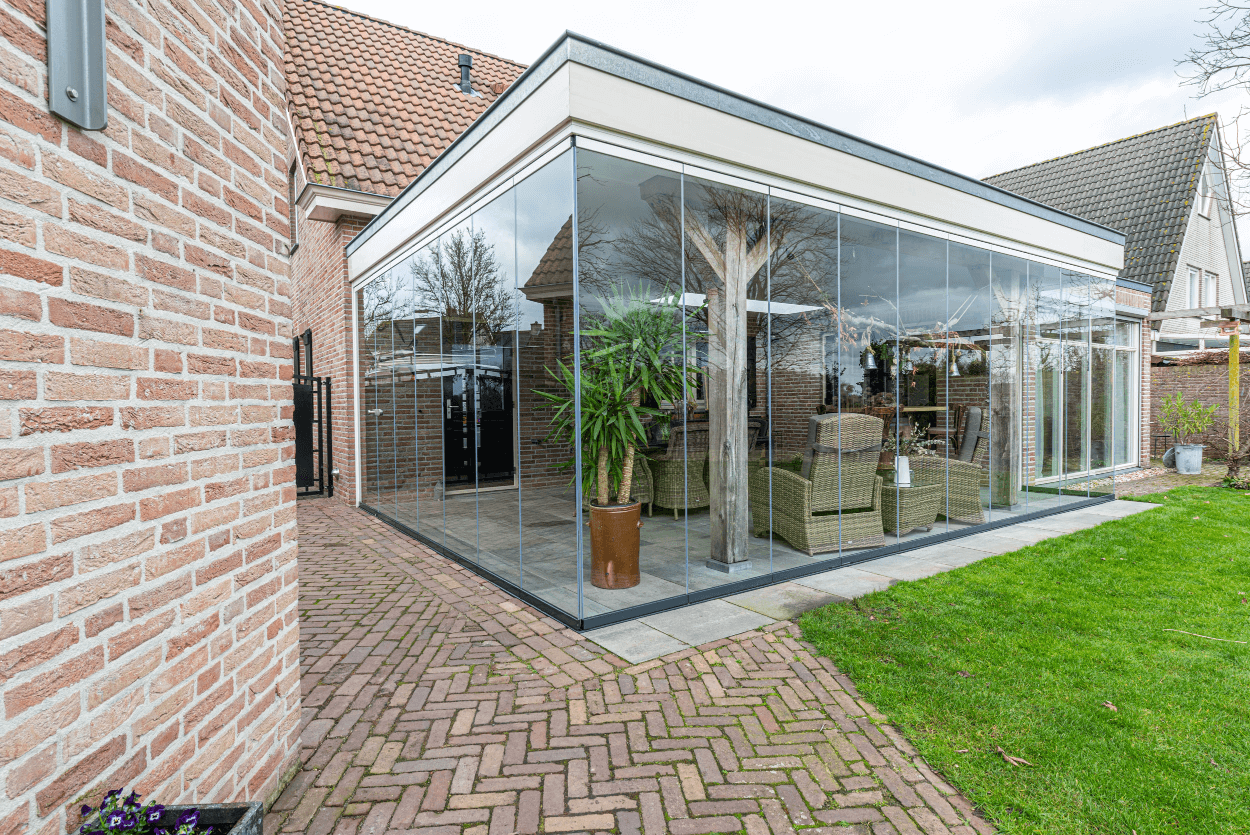 Glazen schuifwand veranda plaasten