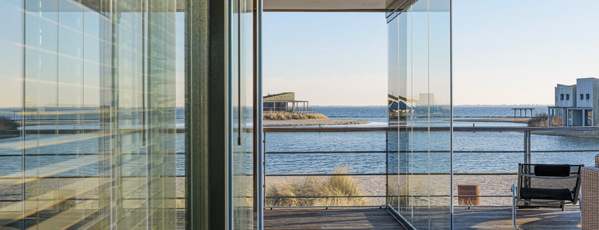 glazen-wandsysteem-beach-resort-punt-west-ouddorp-metalura-1