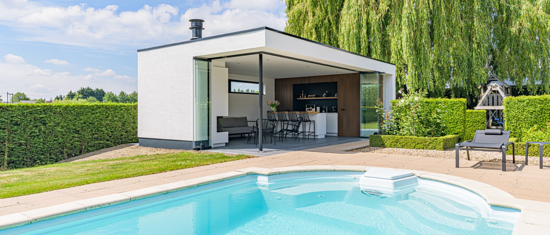 luxe poolhouse