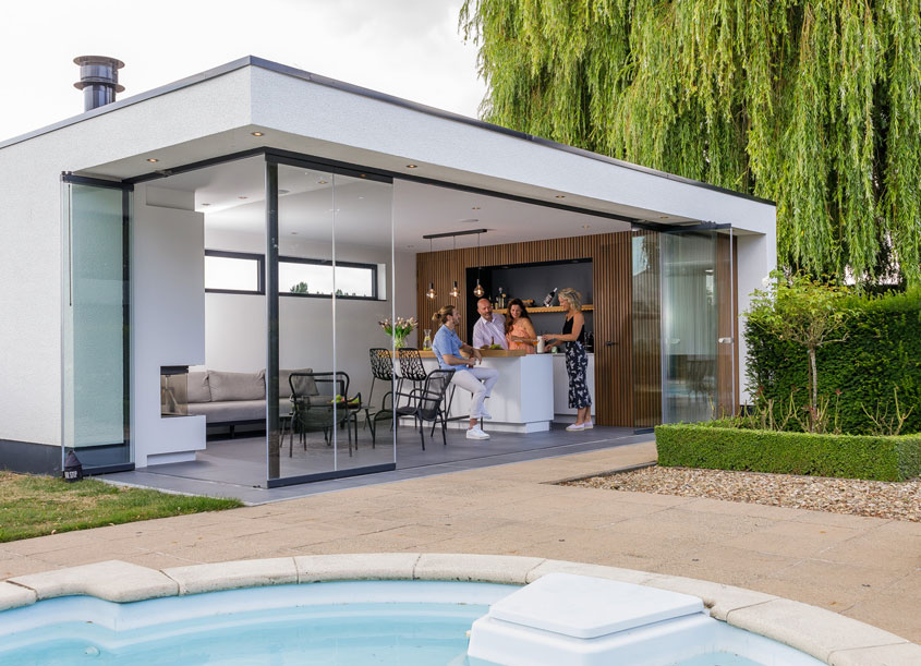 Poolhouse-glazen-draai-vouwsysteem-Metalura-lifestyle-event