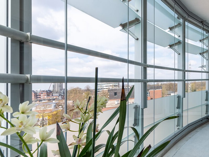 balkon-verdiepingshoge-beglazing-duurzamer-wonen-metalura