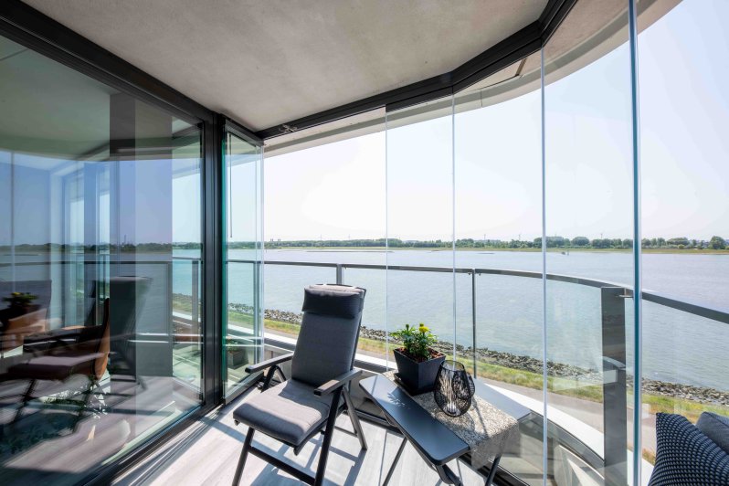 Balkonbeglazing_Neerlandia_Maassluis-Metalura2