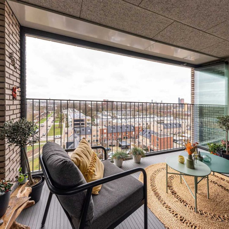 inpandig balkon met een open glazen draai-/vouw systeem