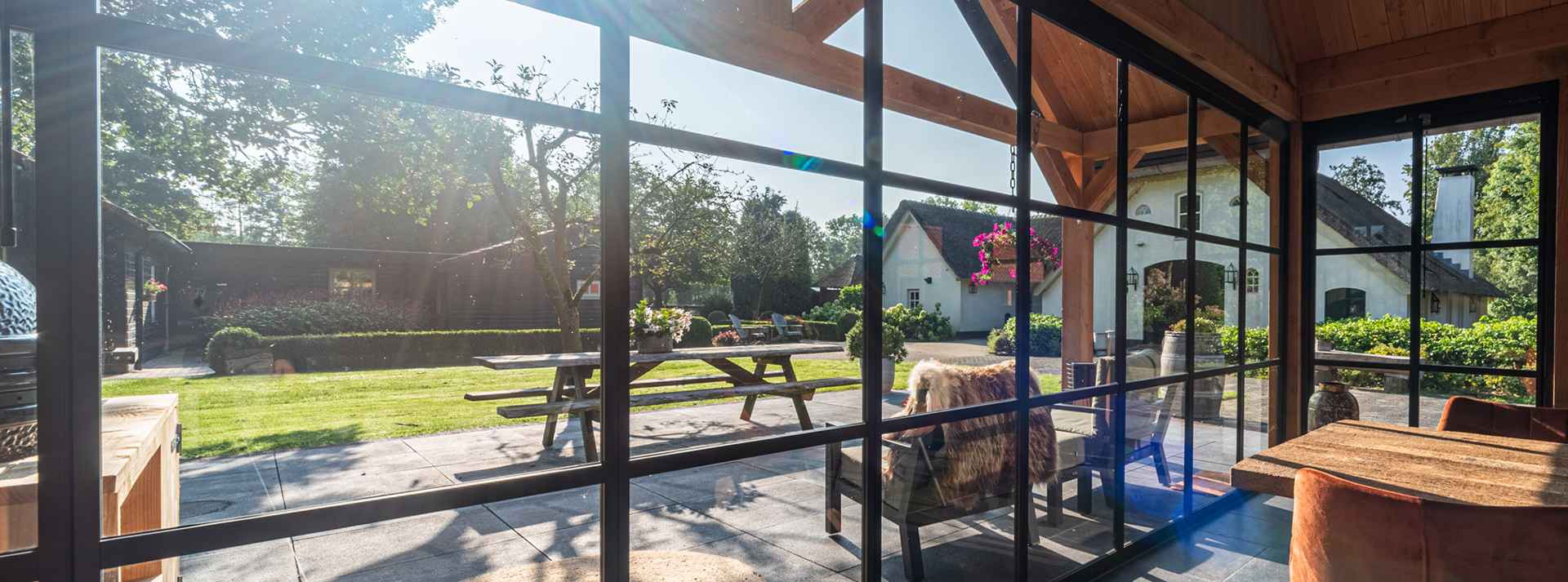 glazenwandsystemen-steelart-draaivouw-metalura-04-1920x713x1-11zon