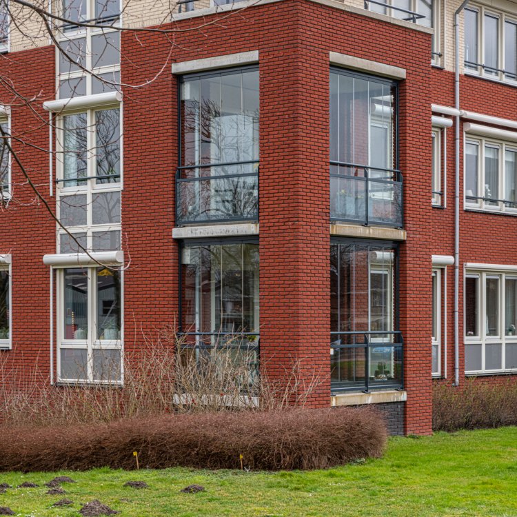 Loggia balkon met glas