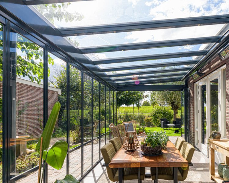 veranda aan huis met glas