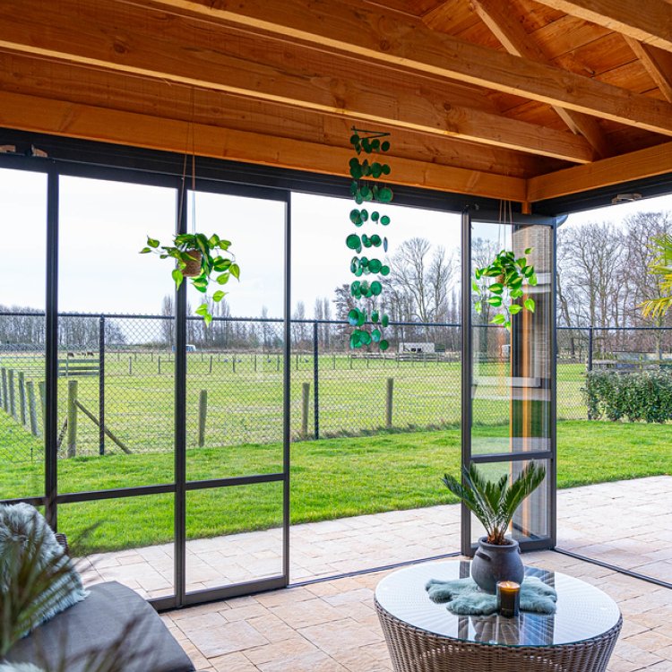 Moderne tuinkamer van metalura