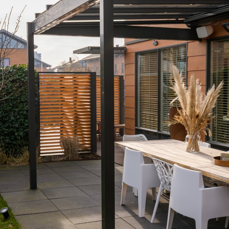 moderne overkapping aan huis