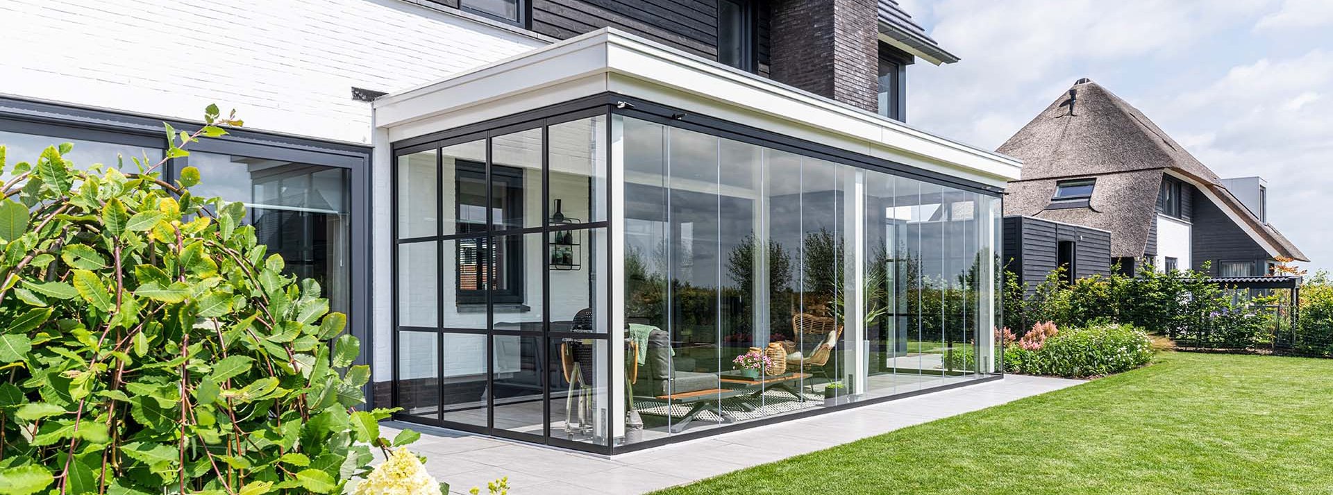 tuinkamer met glas schuifwandsysteem