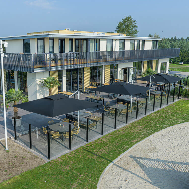 Windschermen Metalura vakantieparken horeca